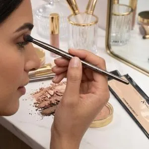 Maxfactor E17 Eyeshadow Blending Brush MS Department Store Oman