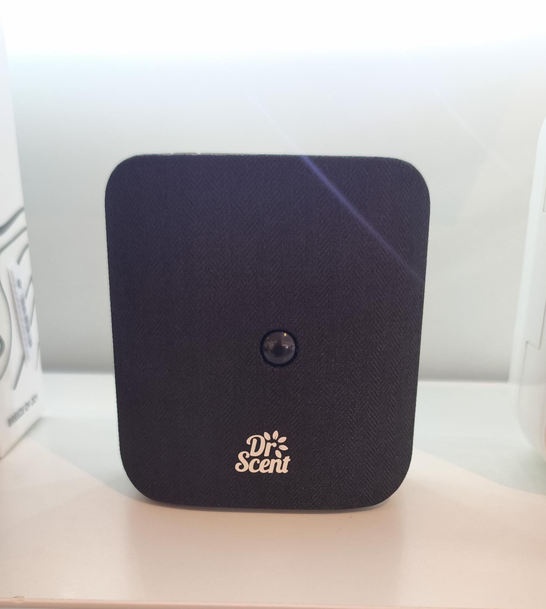 Dr Scent Diffuser Dr Scent Plug-In New Uk Silver Black With Logo (N.Device) MS Department Store Oman
